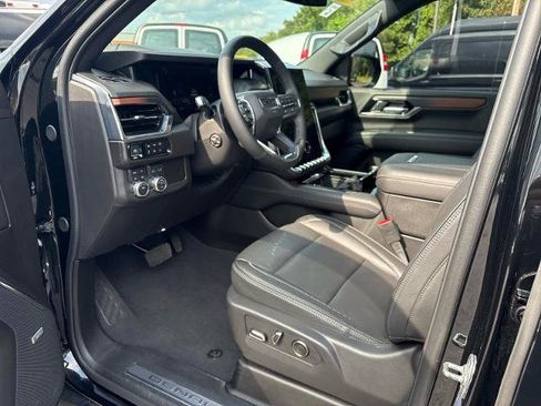 Used 2025 GMC Yukon XL Denali w/ Sun & Power Step Package AWD/4WD image 18