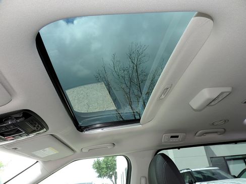 Used 2026 Kia Carnival SX Prestige FWD image 9