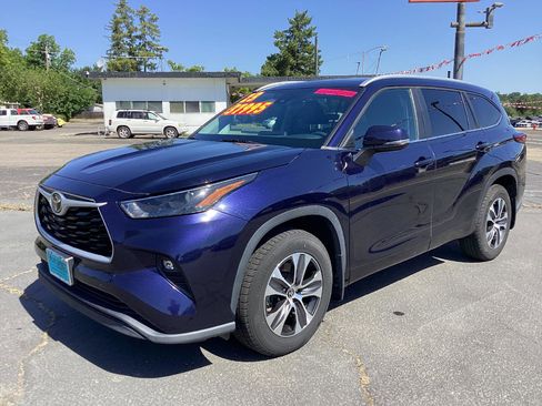 Used 2023 Toyota Highlander XLE AWD/4WD image 5