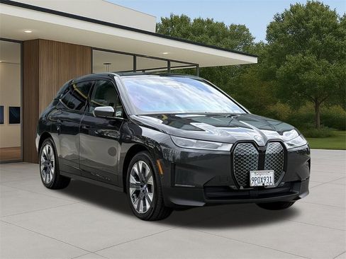 Used 2025 BMW iX xDrive50 w/ Convenience Package image 4