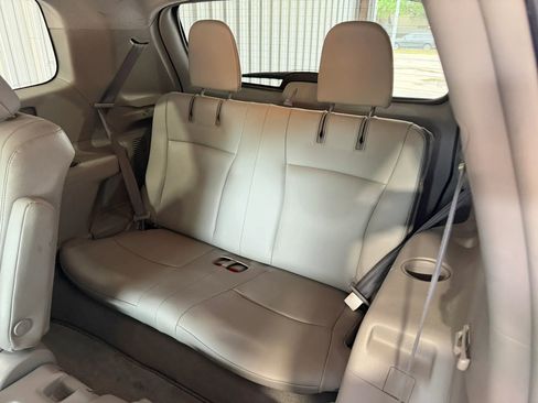 Used 2010 Toyota Highlander SE FWD image 16