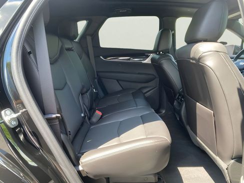 Used 2025 Cadillac XT5 Premium Luxury w/ Technology Package AWD/4WD image 18
