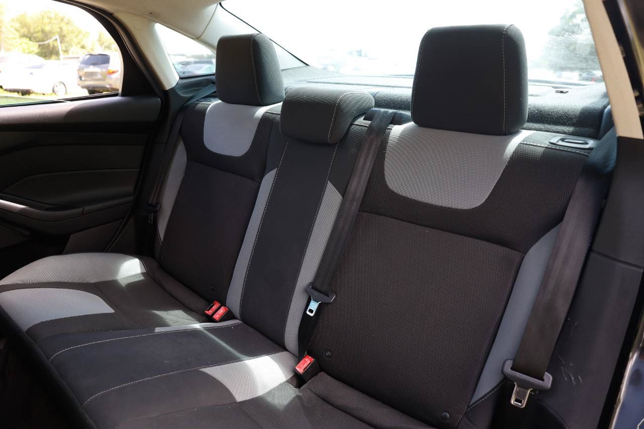 Used 2012 Ford Focus SE FWD image 8