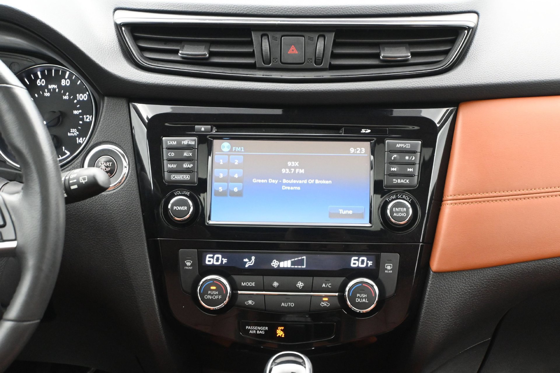 Used 2017 Nissan Rogue SL w/ SL Premium Package AWD/4WD image 17
