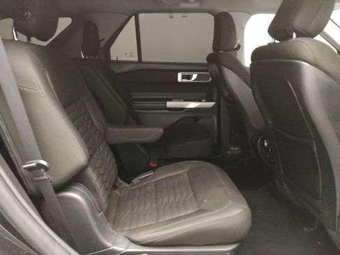 Used 2020 Ford Explorer XLT image 19