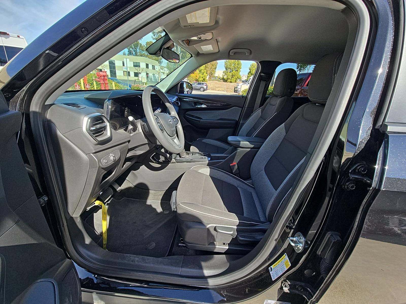 Used 2025 Chevrolet TrailBlazer LT FWD image 13