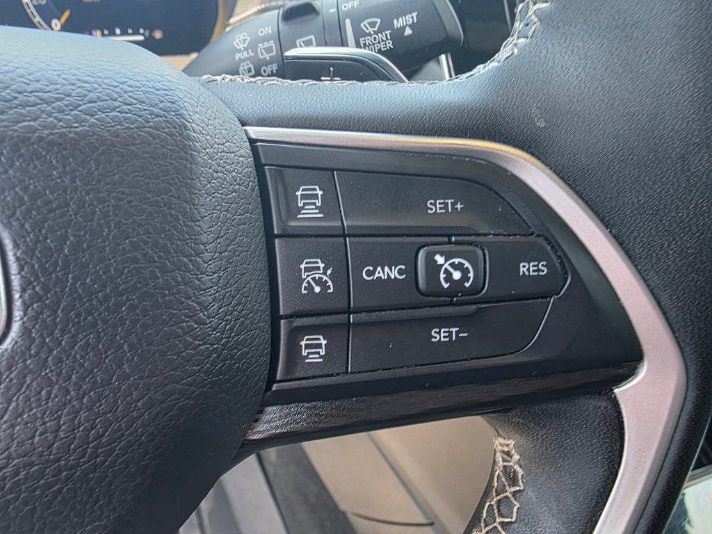 Used 2023 Jeep Grand Cherokee L Laredo AWD/4WD image 23