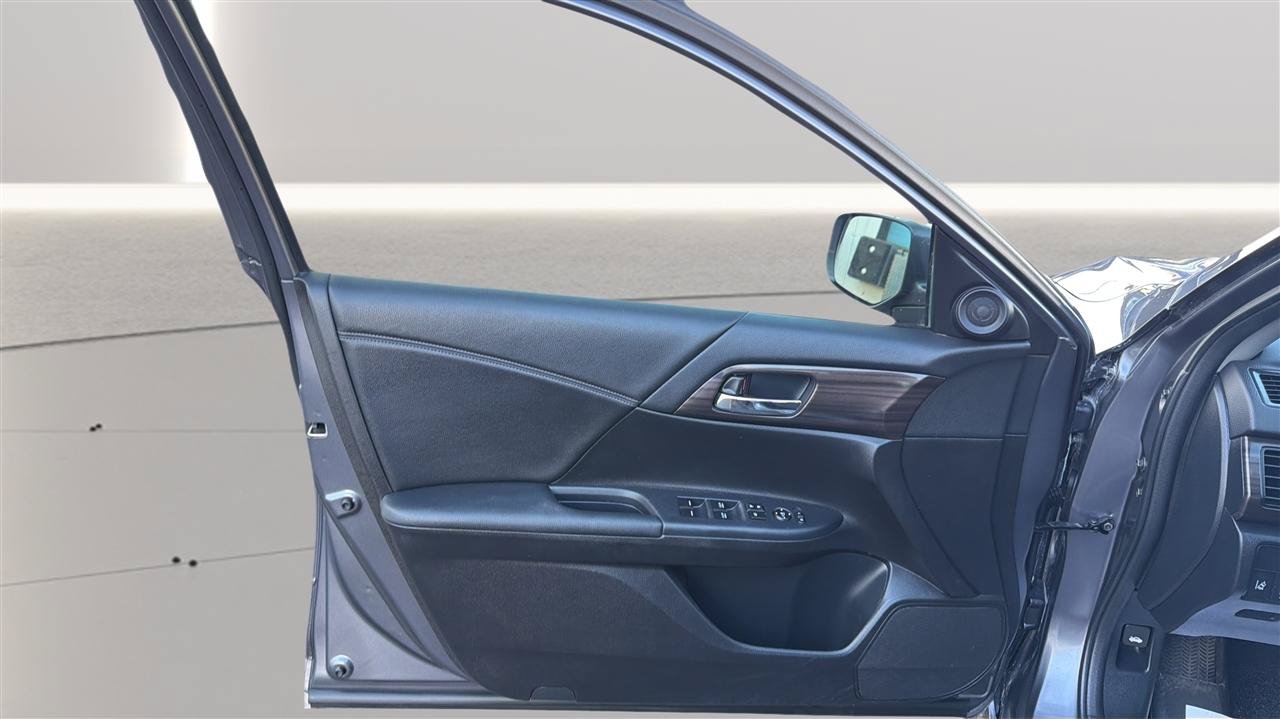Used 2016 Honda Accord EX image 18