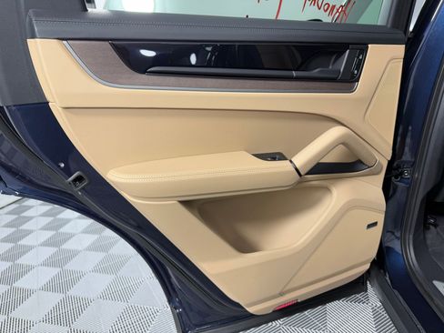 Used 2025 Porsche Cayenne S image 17
