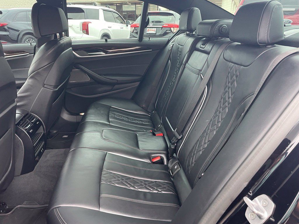 Used 2021 BMW M550i xDrive w/ Dynamic Handling Package AWD/4WD image 11
