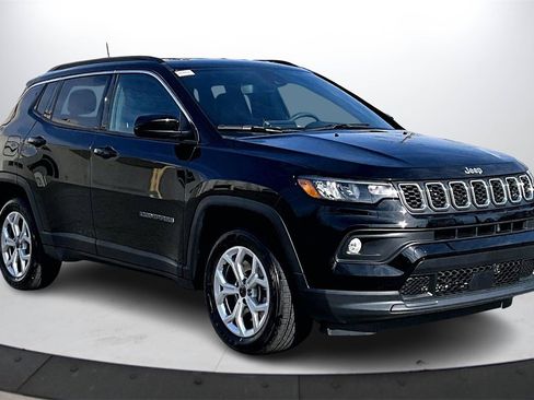 Certified 2025 Jeep Compass Latitude image 2