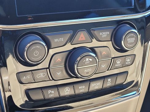 Used 2019 Jeep Grand Cherokee Limited image 19