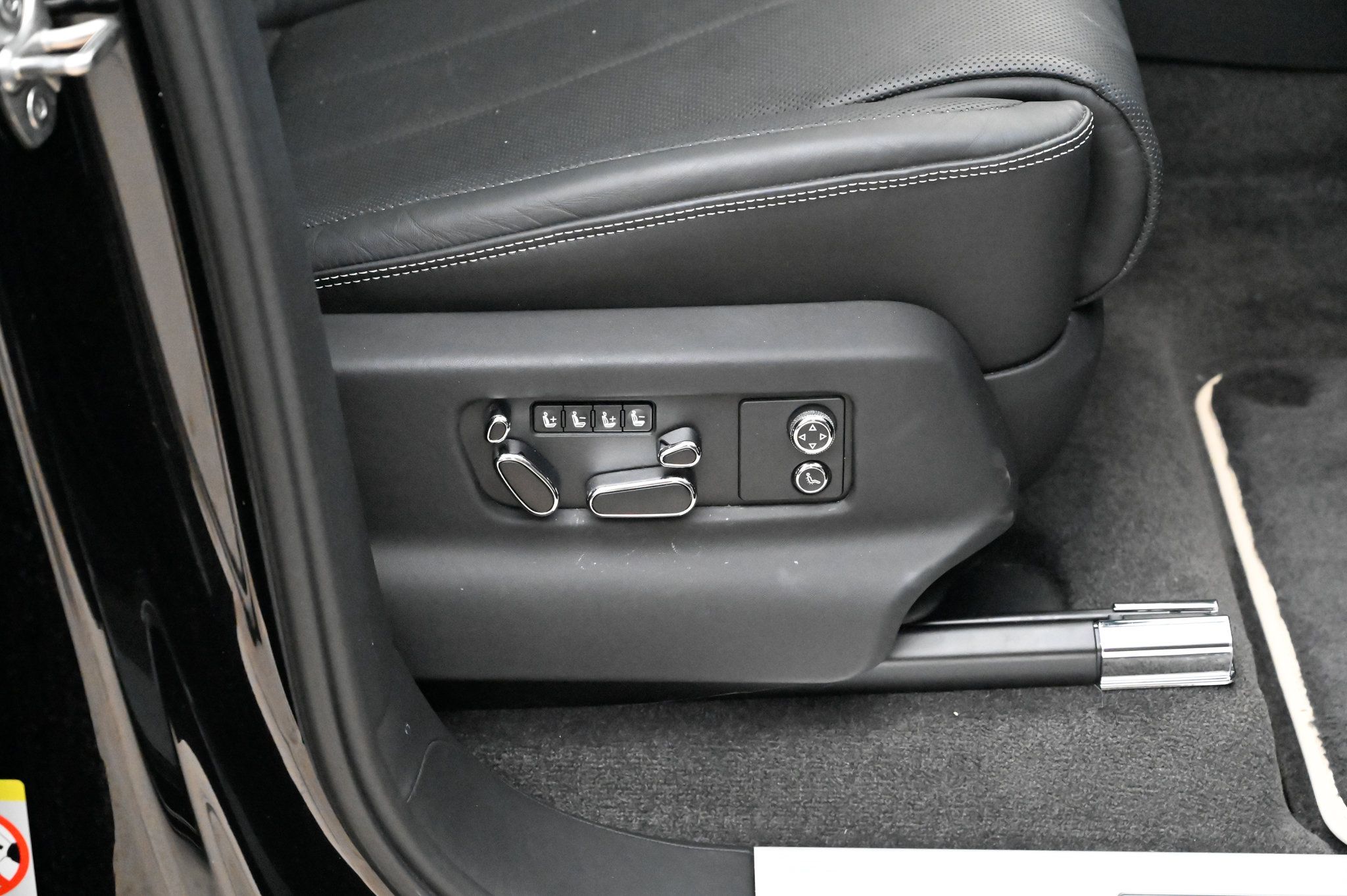 Used 2025 Bentley Bentayga AWD/4WD image 57