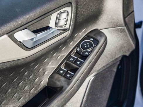 Used 2020 Ford Escape SE image 21