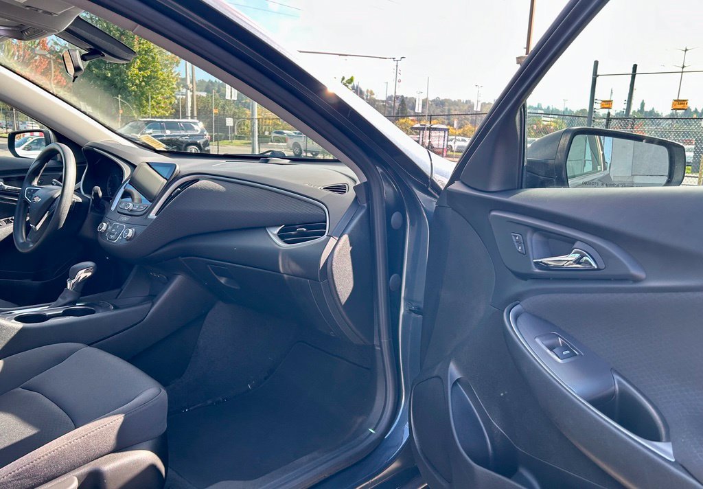 Used 2021 Chevrolet Malibu LS FWD image 15