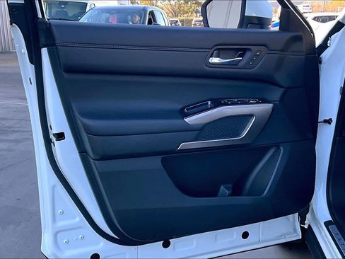 Used 2024 Nissan Pathfinder Platinum w/ Cargo Package image 19