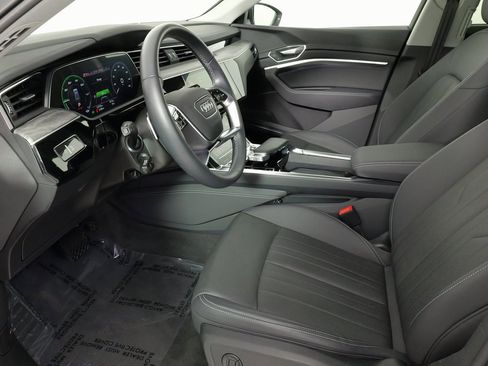 Used 2022 Audi e-tron Premium Plus w/ Premium Plus Package image 43