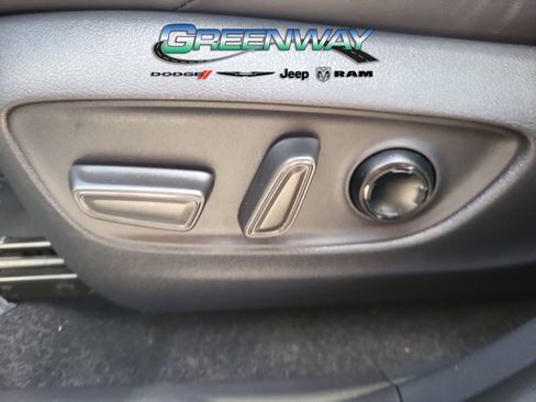 Used 2024 Toyota Venza Limited AWD/4WD image 21
