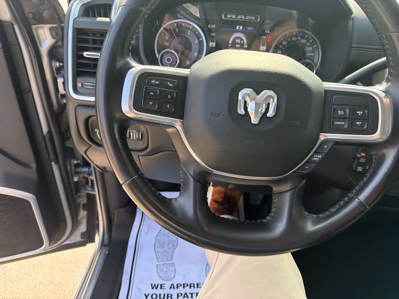 Used 2022 RAM 2500 Laramie AWD/4WD image 15