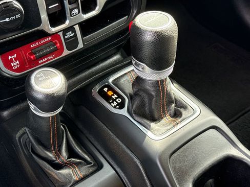 Used 2022 Jeep Gladiator Mojave AWD/4WD image 25