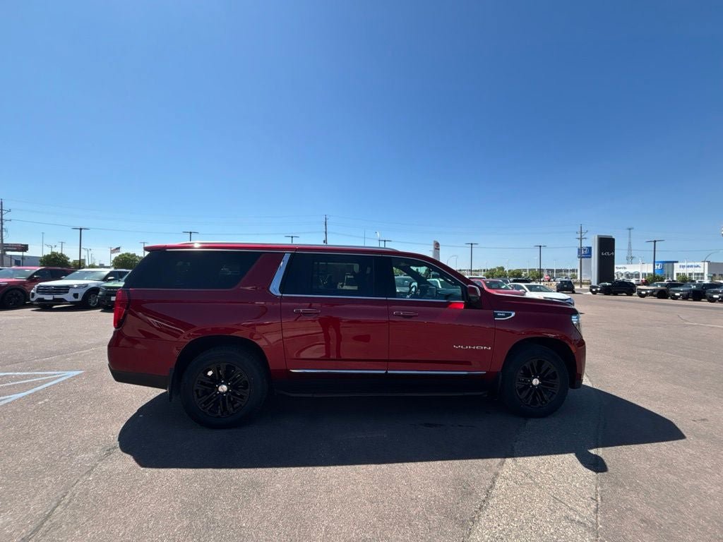 Used 2021 GMC Yukon XL SLT w/ SLT Luxury Plus Package AWD/4WD image 4