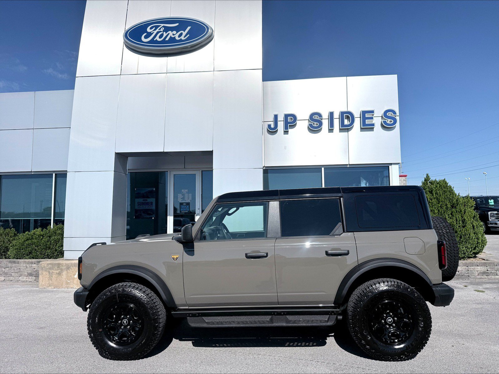 New 2026 Ford Bronco Badlands w/ Sasquatch Package AWD/4WD image 4