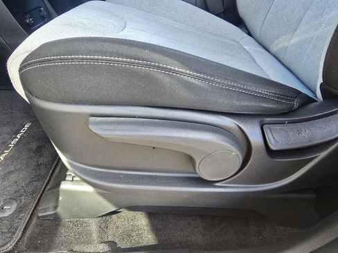 Used 2022 Hyundai Palisade SE image 16