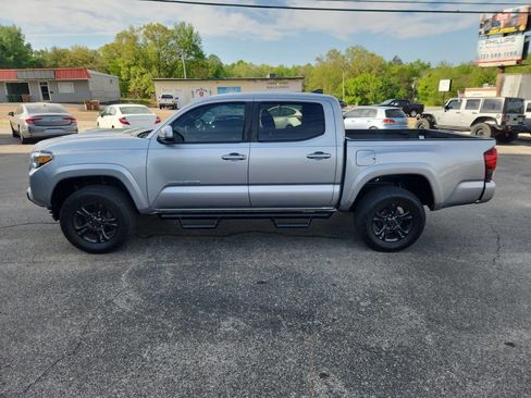 Used 2019 Toyota Tacoma TRD Sport AWD/4WD image 5