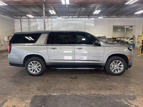 Used 2025 Chevrolet Suburban Premier image 4