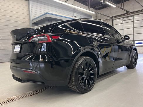 Used 2022 Tesla Model Y Long Range image 7