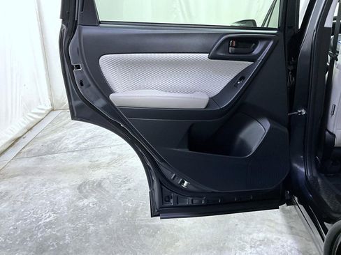 Used 2017 Subaru Forester 2.5i Premium image 18