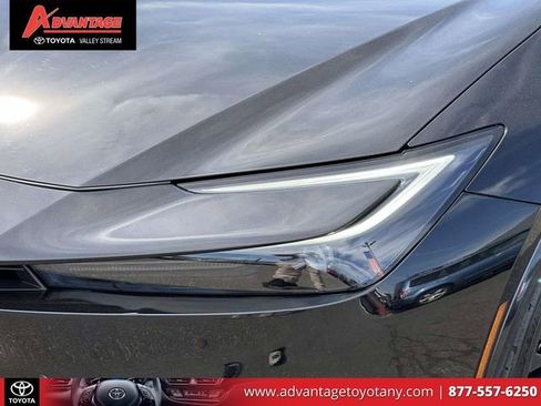 Used 2024 Toyota Prius XLE AWD/4WD image 11