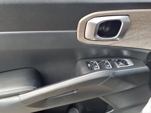 Used 2021 Kia Sorento EX w/ Panoramic Sunroof Package image 14