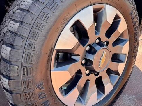 Used 2021 Chevrolet Silverado 2500 LT w/ Texas Edition image 11