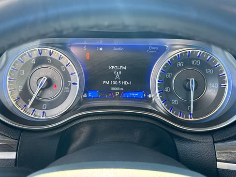 Used 2021 Chrysler 300 Touring w/ Driver Convenience Group image 22