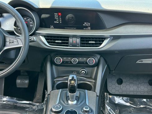 Used 2019 Alfa Romeo Stelvio Ti w/ Nero Edizione AWD/4WD image 18