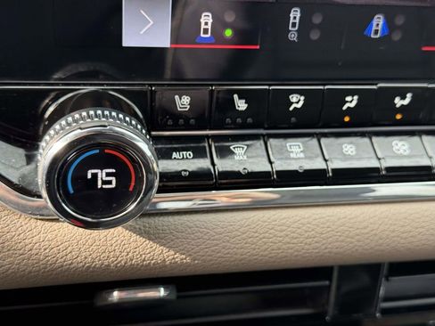 Used 2023 GMC Canyon Denali image 24