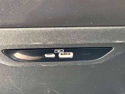 Used 2023 Chrysler Pacifica Touring-L FWD image 19