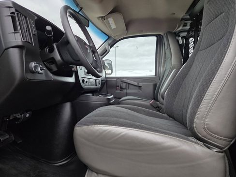 Used 2023 GMC Savana 2500 w/ Driver Convenience Package image 11