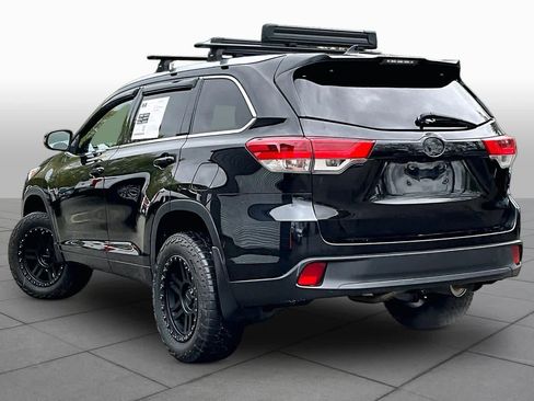 Used 2018 Toyota Highlander XLE AWD/4WD image 11
