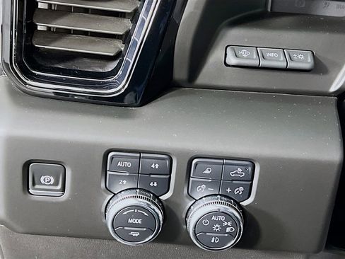 Certified 2025 GMC Sierra 1500 AT4 w/ AT4 Premium Package AWD/4WD image 9