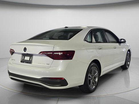 Certified 2023 Volkswagen Jetta SE w/ Panoramic Sunroof Package FWD image 7
