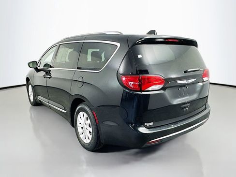 Used 2019 Chrysler Pacifica Touring-L FWD image 5