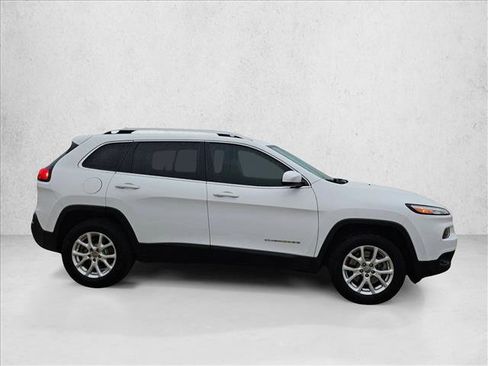 Used 2016 Jeep Cherokee Latitude image 4