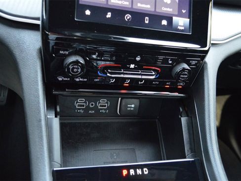 Used 2023 Jeep Grand Cherokee Altitude image 21