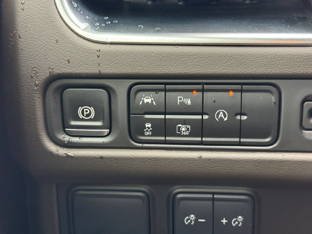 Used 2024 Chevrolet Tahoe LT w/ Luxury Package RWD image 24