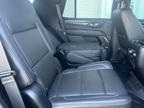 Used 2023 GMC Yukon Denali AWD/4WD image 11