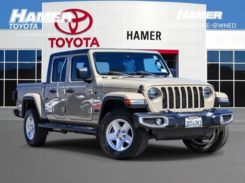 Used 2022 Jeep Gladiator Sport AWD/4WD image 1