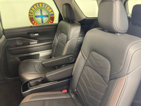 Used 2024 Nissan Pathfinder Platinum image 15