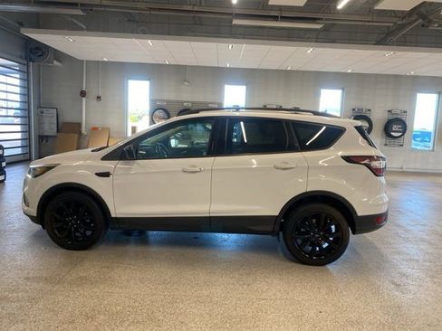 Used 2018 Ford Escape SE w/ SE Sport Appearance Package FWD image 11